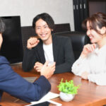 段取りを相談する男女